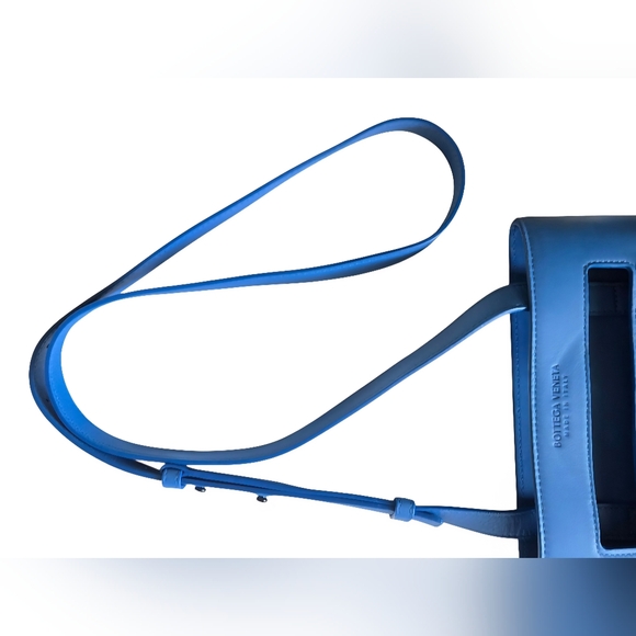 Bottega Veneta Intrecciato Leather Messenger Bag With COA Authentication - Picture 8 of 16